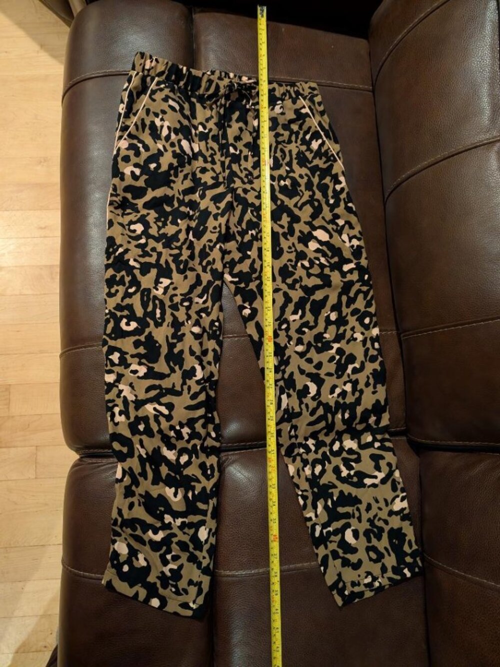 Leopard Print Trousers "Topshop" Khaki Color, size 3. It has pockets on sides